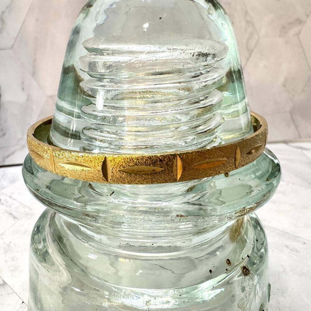 Vintage Vendome Bangle Gold Tone Diamond Cut Brushed Bracelet Sz 7 1/2 Retro Y2K